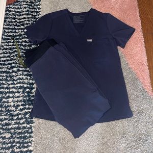 FIGS SCRUB SET! QUIET NAVY